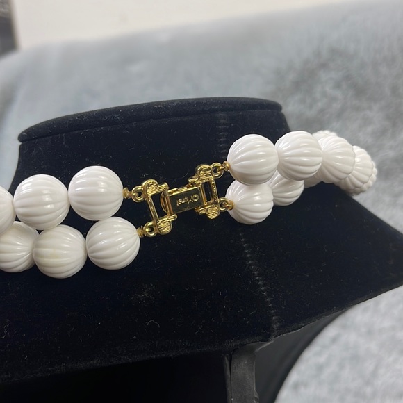 Vintage Monet  two tier white necklace 16” - Picture 3 of 7